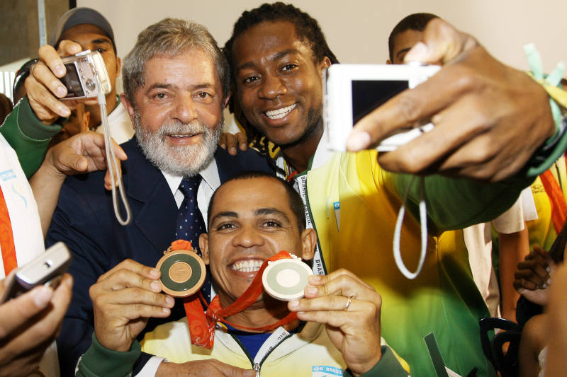 Presidente Lula com medalhistas brasileiros nas Olimpíadas e Paralimpíadas de Pequim. | Foto: Ricardo Stuckert