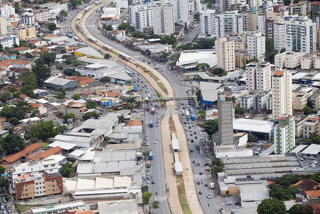 O PAC desenvolveu obras de infraestrutura urbana e mobilidade em grandes e médias cidades, como o BRT de Belo Horizonte. | Foto: Divulgação/PAC