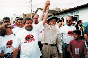 Lula ao lado de Manuel Nardi, o Manuelzão, durante passagem da Caravana da Cidadania pela bacia do São Francisco, em 1994.